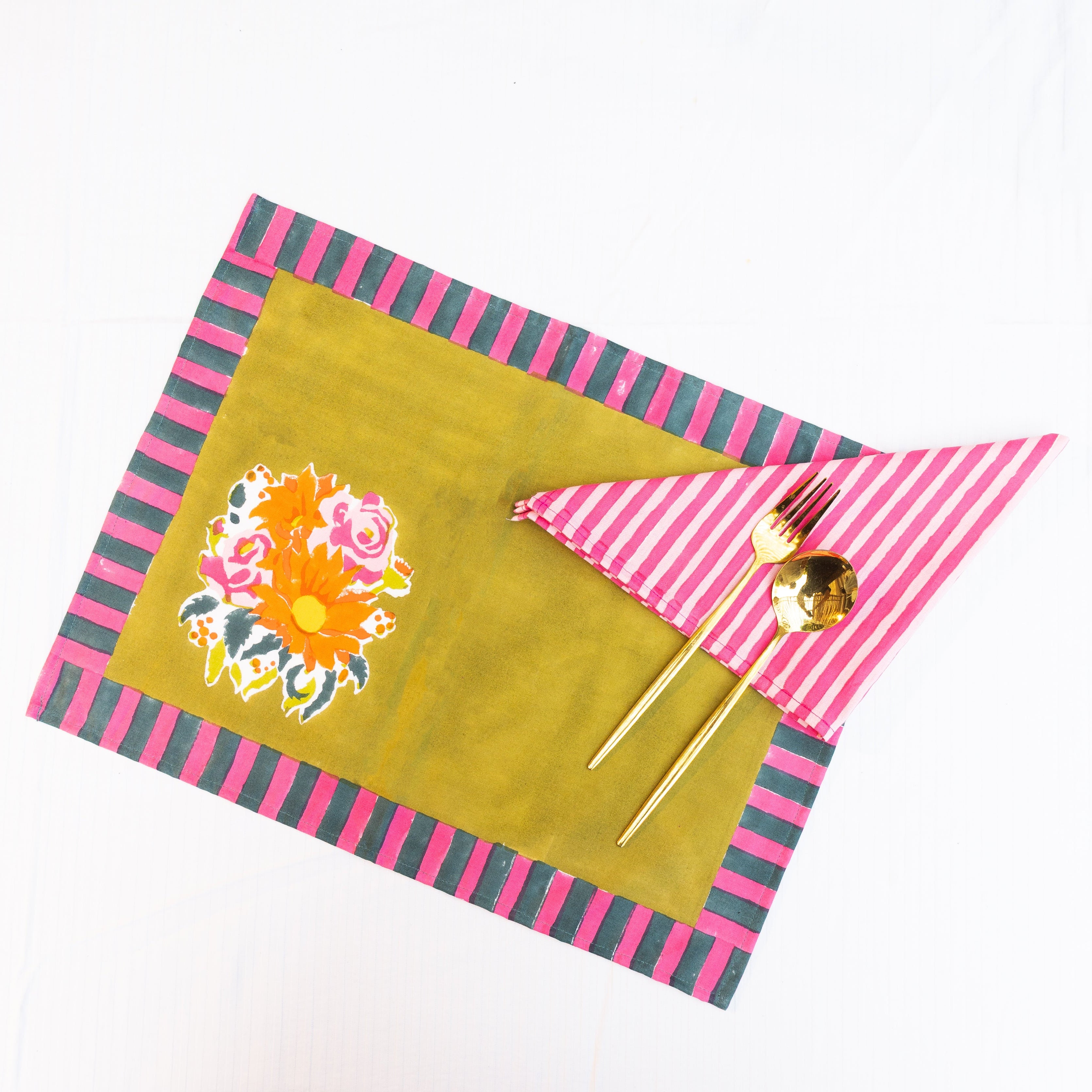 Artisan-made green floral placemats crafted from pure cotton and Azo-free dyes, reflecting Thar’s commitment to responsible production.