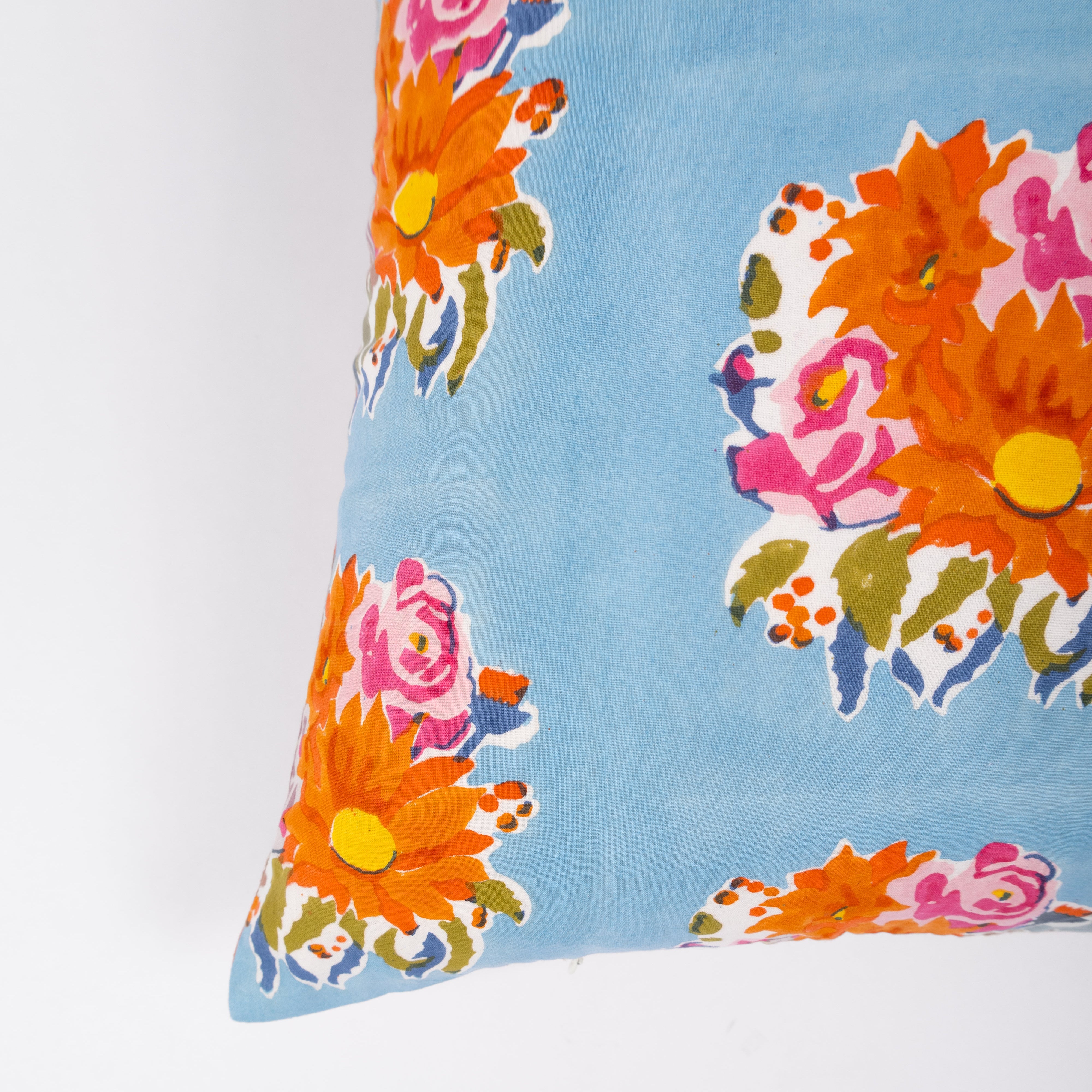 Decorative Gul blue pillowcase showcasing the unique texture and authentic craftsmanship of traditional hand-block printing.
